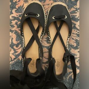 💕💕Bass Espadrilles, black . Can wear with/without lace. Excellent condition💕